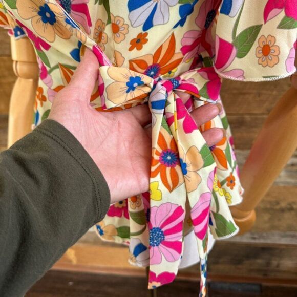 Fashion Nova wrap peplum style top - Picture 7 of 16